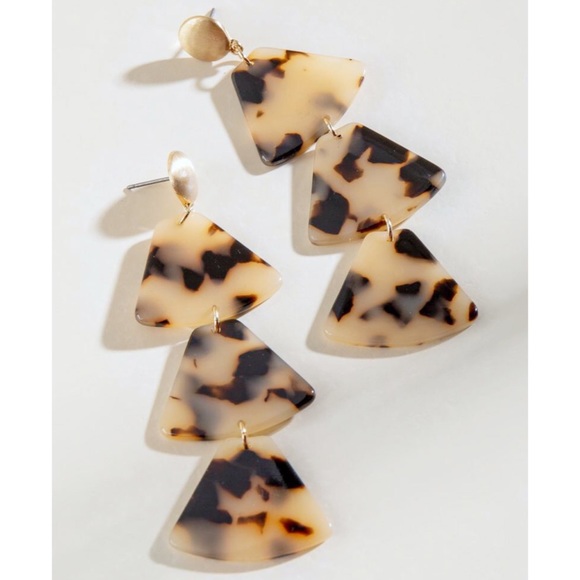 Jewelry - NWT Wailey Linear Drop Earrings in Animal Print